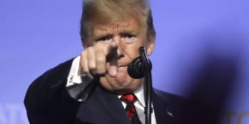 Trump firmará orden ejecutiva para eliminar beneficios federales otorgados a migrantes indocumentados