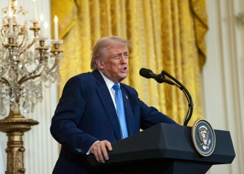 “Aranceles a México y Canadá siguen adelante” afirma Trump