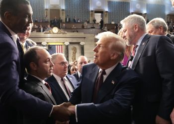 Discurso de Trump ante el Congreso fue recibido con moderado entusiasmo, según sondeos