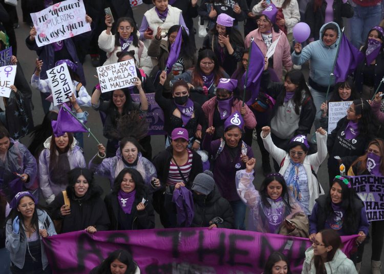 "Jamás se usará la fuerza": Gobierno lanza decálogo a estados para las marchas del 8M