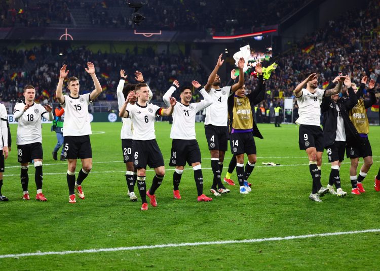 Dortmund (Germany), 23/03/2025.- Players of Germany greet supporters after the UEFA Nations League quarterfinal, 2nd leg match between Germany and Italy in Dortmund, Germany, 23 March 2025. (Alemania, Italia) EFE/EPA/CHRISTOPHER NEUNDORF
