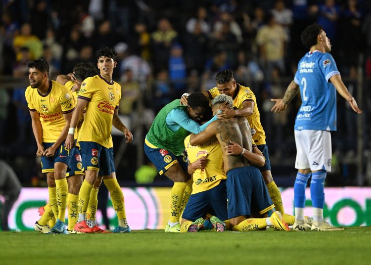 Rodrigo Aguirre celebrates his goal 3-4 of America during the Semifinal second leg match between Cruz Azul and America as part of the Liga BBVA MX, Torneo Apertura 2024 at Ciudad de los Deportes Stadium on December 08, 2024 in Mexico City, Mexico.