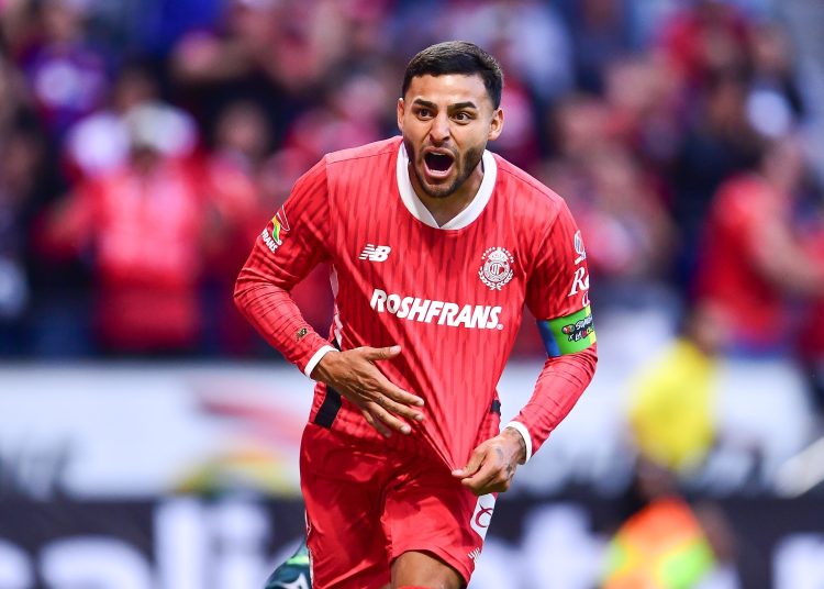Alexis Vega celebrates his goal 4-2 of Toluca during the 11th round match between Toluca and Necaxa as part of the Liga BBVA MX, Torneo Clausura 2025 at Nemesio Diez Stadium, on March 08, 2025 in Toluca, Estado de Mexico, Mexico.