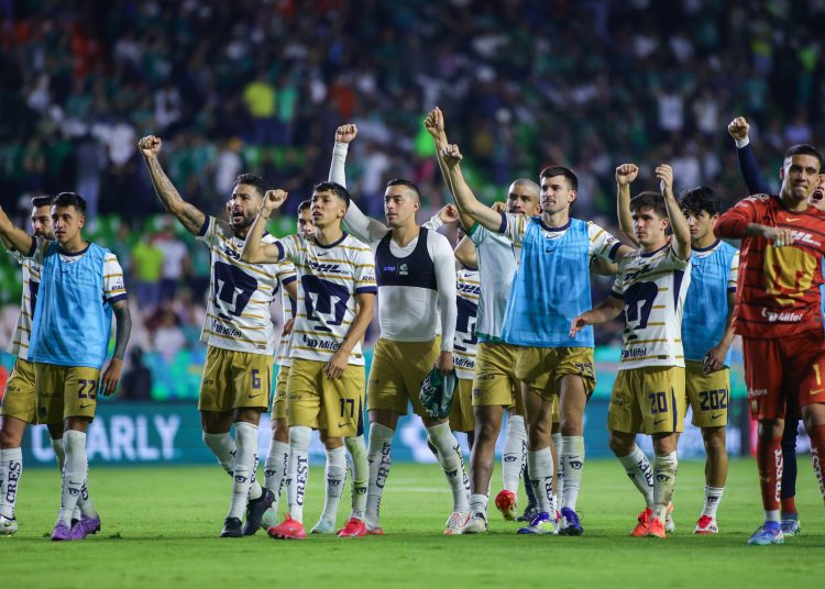 during the 13th round match between Leon and Pumas UNAM as part of the Liga BBVA MX, Torneo Clausura 2025 at Nou Camp Stadium, on March 30, 2025 in Leon, Guanajuato, Mexico.