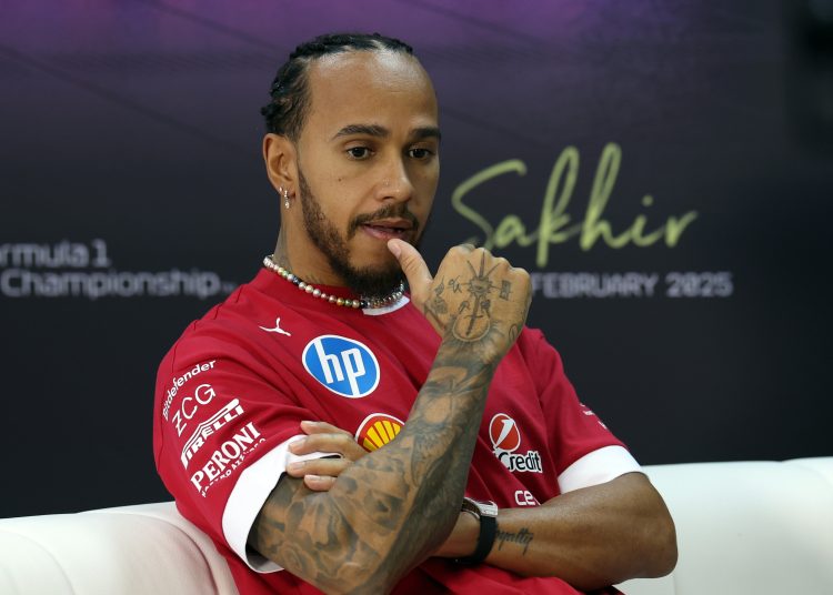 SAKHIR (Bahrain), 28/02/2025.- Scuderia Ferrari driver Lewis Hamilton of Britain attends a press conference during the Formula 1 pre-season testing at Bahrain International Circuit in Sakhir, Bahrain, 28 February 2025. (Fórmula Uno, Bahrein, Reino Unido) EFE/EPA/ALI HAIDER