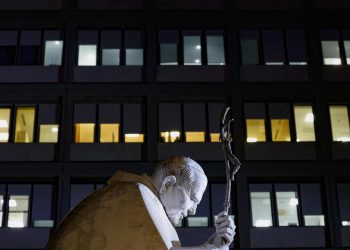 El Papa se encuentra “estable” y muestra “buena respuesta”, sin sufrir más broncoespamos