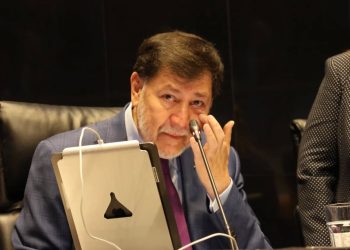 Guarda Senado un minuto de silencio por los 18 muertos en accidente carretero tras asistir al zócalo