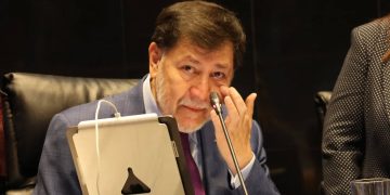 Guarda Senado un minuto de silencio por los 18 muertos en accidente carretero tras asistir al zócalo