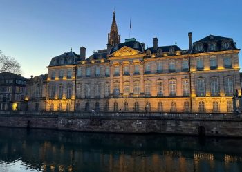 Chocan Morena y la oposición por ostentoso viaje de Fernández Noroña a Estrasburgo, Francia