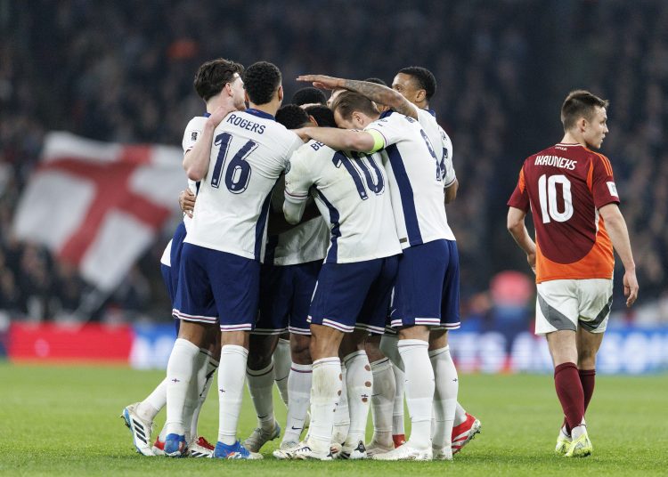 LONDON (United Kingdom), 24/03/2025.- Players of England celebrate the 1-0 goal during the FIFA World Cup 2026 qualification soccer match of England against Latvia, in London, Britain, 24 March 2025. (Mundial de Fútbol, Letonia, Reino Unido, Londres) EFE/EPA/TOLGA AKMEN