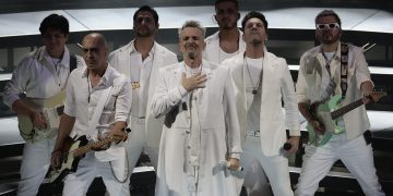 Con todo y alerta sísmica, el cantante Miguel Bosé regresó a los escenarios