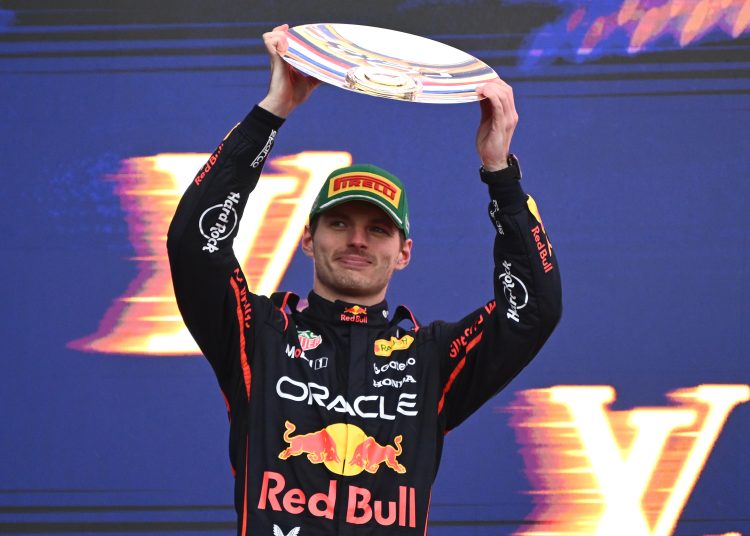 Melbourne (Australia), 16/03/2025.- Max Verstappen of Red Bull Racing celebrates finishing second in the Australian Formula One Grand Prix at Albert Park in Melbourne, Victoria, Australia, 16 March 2025. (Fórmula Uno) EFE/EPA/Joel Carrett AUSTRALIA AND NEW ZEALAND OUT