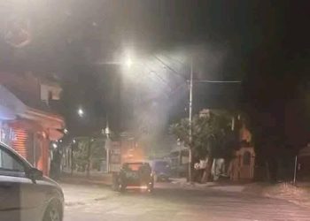 Dos policías asesinados y un minisúper atacado en Puebla