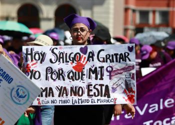 Reportan destrozos durante marcha por el 8M en Pachuca