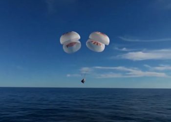 Regresan a la tierra los astronautas atrapados por nueve meses en la EEI