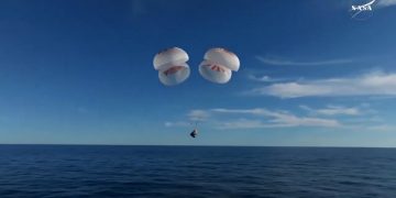 Regresan a la tierra los astronautas atrapados por nueve meses en la EEI
