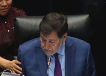 Conmemora el senado 8M de forma adelantada; Fernández Noroña rompe en llanto