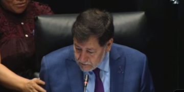 Conmemora el senado 8M de forma adelantada; Fernández Noroña rompe en llanto