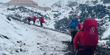 VIDEO: Dos heridos deja avalancha en el volcán Cotopaxi