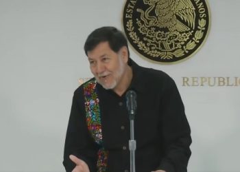 Anuncia Noroña gira de trabajo por Francia; dice que no representará a la oposición