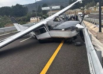 Realiza avioneta aterrizaje forzoso en la Real del Monte-Huasca