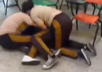 Alumnas de secundaria golpean a compañera en  Veracruz