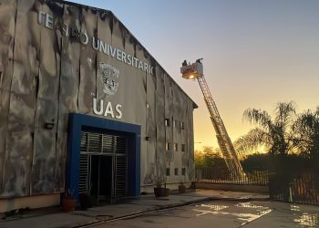 Se incendia teatro de la UAS en Sinaloa