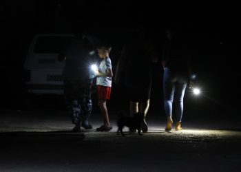 Cuba suspende clases tras apagón total