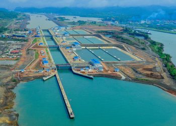 Canal de Panamá anuncia un espacio de tránsito para buques con bajas emisiones