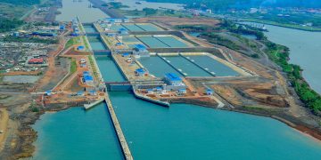 Canal de Panamá anuncia un espacio de tránsito para buques con bajas emisiones