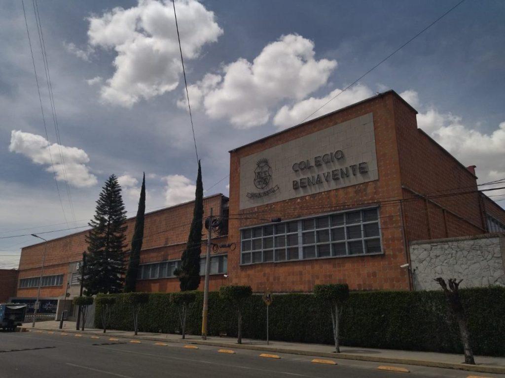Colegio Benavente donde docente de Puebla fue separado de su cargo por acoso