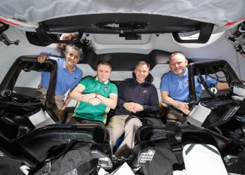 Los astronautas varados en la EEI vuelven a la Tierra