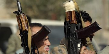 Los ataques de EU contra los hutíes causan una treintena de muertos y un aviso a Irán
