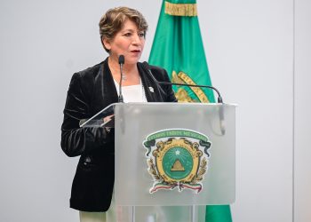 Delfina Gómez reconoce a UAEMéx y refrenda su compromiso con la educación