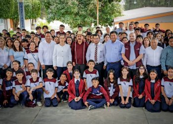 Edomex becará a alumnos para estudiar en universidades en el extranjero