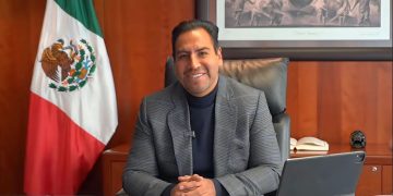 Gobernador de Chiapas firma decreto sobre reducción de horario laboral para trabajadores del Estado