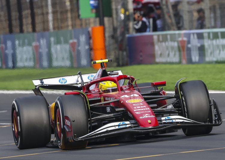 SHANGHAI (China), 23/03/2025.- Scuderia Ferrari driver Lewis Hamilton of Britain in action during the 2025 Formula 1 Chinese Grand Prix at the Shanghai International Circuit in Shanghai, China, 23 March 2025. (Fórmula Uno, Reino Unido) EFE/EPA/ALEX PLAVEVSKI / POOL