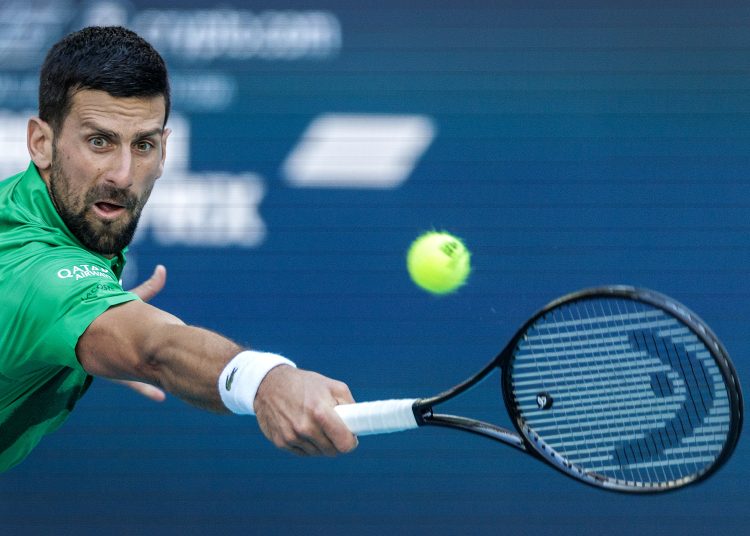 MIAMI (United States), 21/03/2025.- Novak Djokovic of Serbia in action against Rinky Hijikata of Australia during their Mens Singles 2nd round match at the 2025 Miami Open tennis tournament, in Miami, Florida, USA, 21 March 2025.  (Tenis) EFE/EPA/CRISTOBAL HERRERA-ULASHKEVICH
