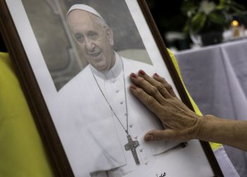 El Papa se mantiene “estable” y sin nuevas crisis respiratorias