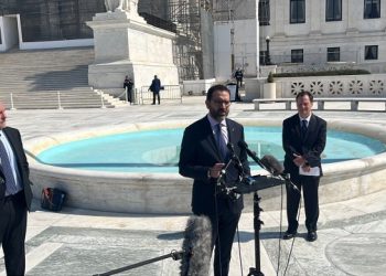 México presenta ante la Suprema Corte de EU argumentos contra empresas fabricantes de armas