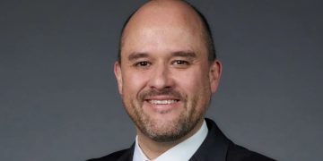 Nissan designa al mexicano Iván Espinosa como su nuevo presidente