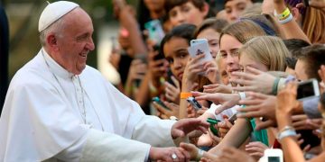 El Papa alerta sobre crisis de identidad que sufren los jóvenes
