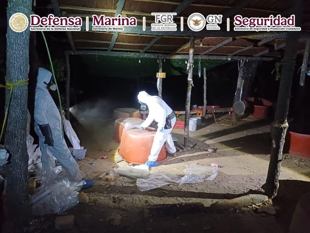 Marina asegura mega laboratorio 