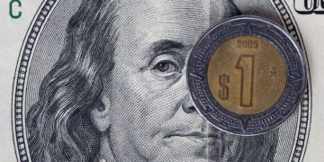 Aranceles provocan fuerte caída del peso mexicano