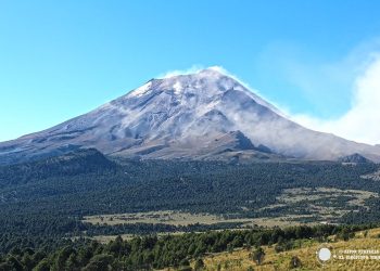 Joven llega hasta el cráter del volcán Popocatépetl pese a restricciones