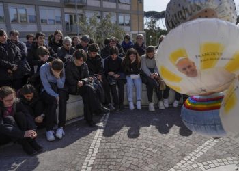 El Santo Padre sigue los ejercicios espirituales