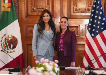 Noem afirma que “queda mucho por hacer” para detener tráfico de drogas; Sheinbaum califica la reunión como provechosa