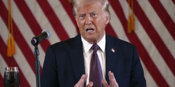 Trump afirma que llamada con Zelenski fue excelente