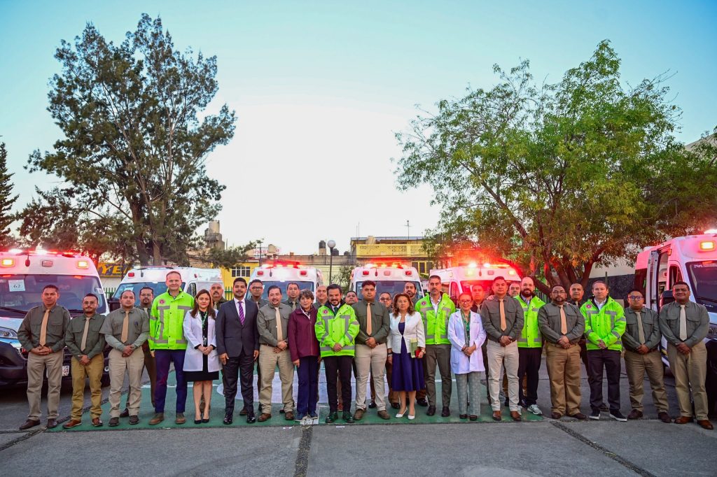 Entrega de ambulancias en el edomex