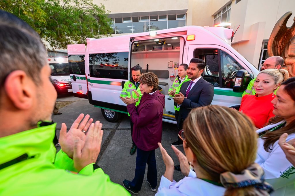 Entrega de ambulancias en el edomex